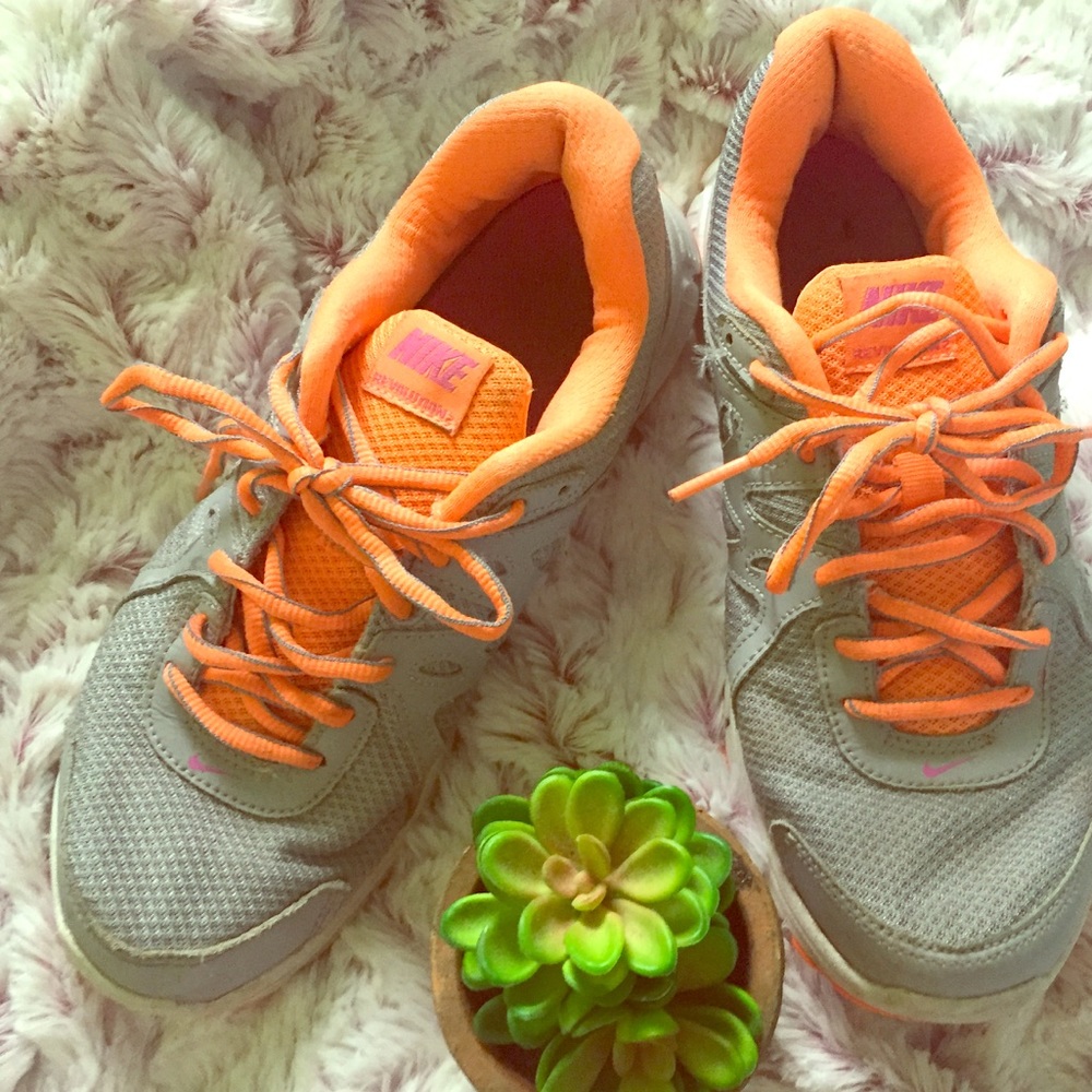 Nike tennis shoes